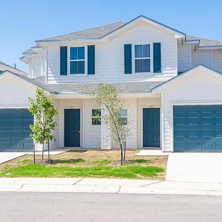 Gorgeous, Brand New 3 Bedrooms Home- Built 2024, Near Seaworld & Lackland Afb San Antonio Zewnętrze zdjęcie