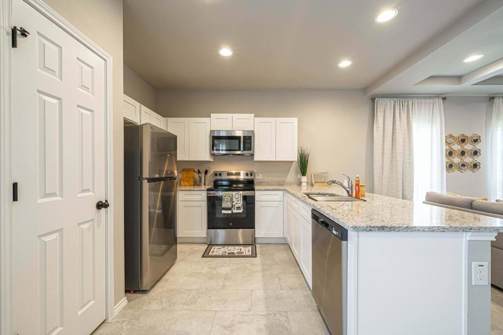 Gorgeous, Brand New 3 Bedrooms Home- Built 2024, Near Seaworld & Lackland Afb San Antonio Zewnętrze zdjęcie