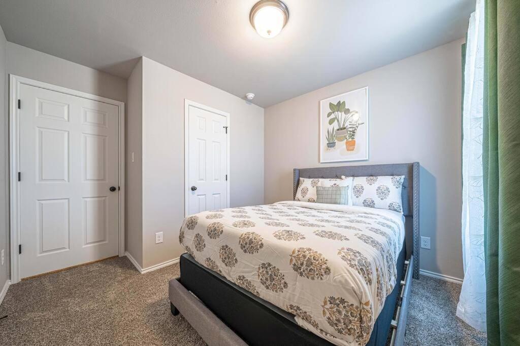 Gorgeous, Brand New 3 Bedrooms Home- Built 2024, Near Seaworld & Lackland Afb San Antonio Zewnętrze zdjęcie