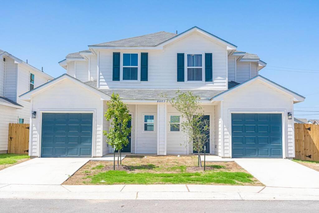 Gorgeous, Brand New 3 Bedrooms Home- Built 2024, Near Seaworld & Lackland Afb San Antonio Zewnętrze zdjęcie