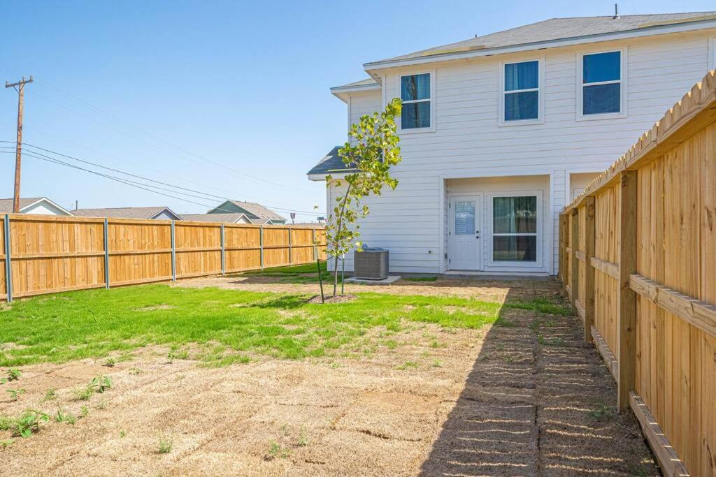 Gorgeous, Brand New 3 Bedrooms Home- Built 2024, Near Seaworld & Lackland Afb San Antonio Zewnętrze zdjęcie