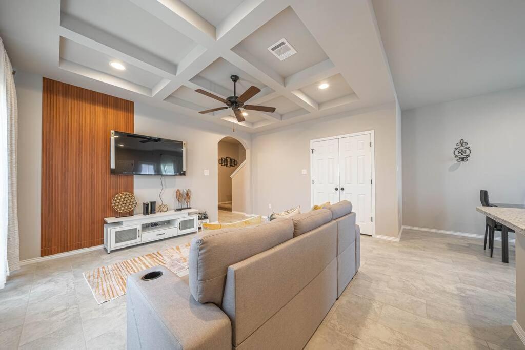 Gorgeous, Brand New 3 Bedrooms Home- Built 2024, Near Seaworld & Lackland Afb San Antonio Zewnętrze zdjęcie