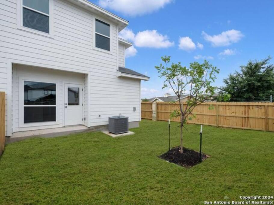 Gorgeous, Brand New 3 Bedrooms Home- Built 2024, Near Seaworld & Lackland Afb San Antonio Zewnętrze zdjęcie