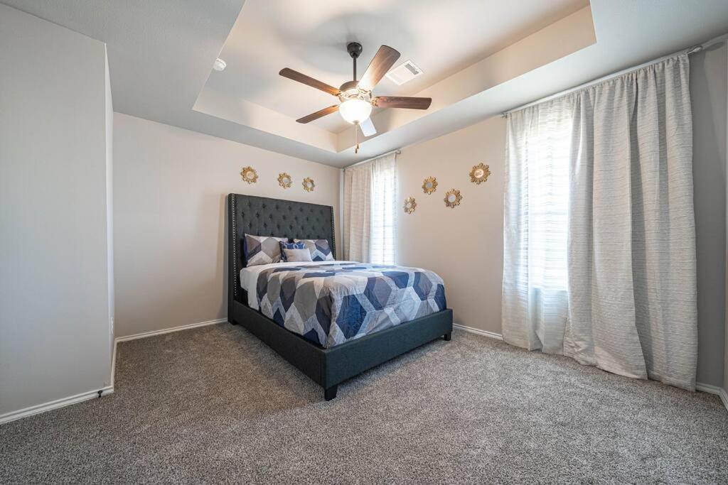 Gorgeous, Brand New 3 Bedrooms Home- Built 2024, Near Seaworld & Lackland Afb San Antonio Zewnętrze zdjęcie