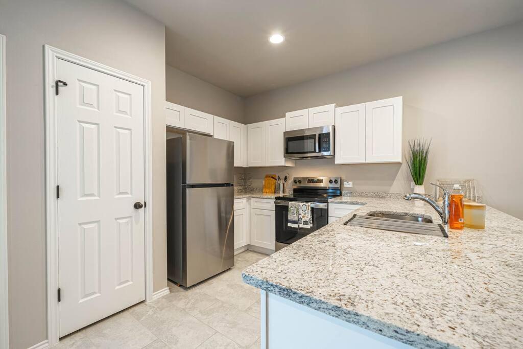 Gorgeous, Brand New 3 Bedrooms Home- Built 2024, Near Seaworld & Lackland Afb San Antonio Zewnętrze zdjęcie