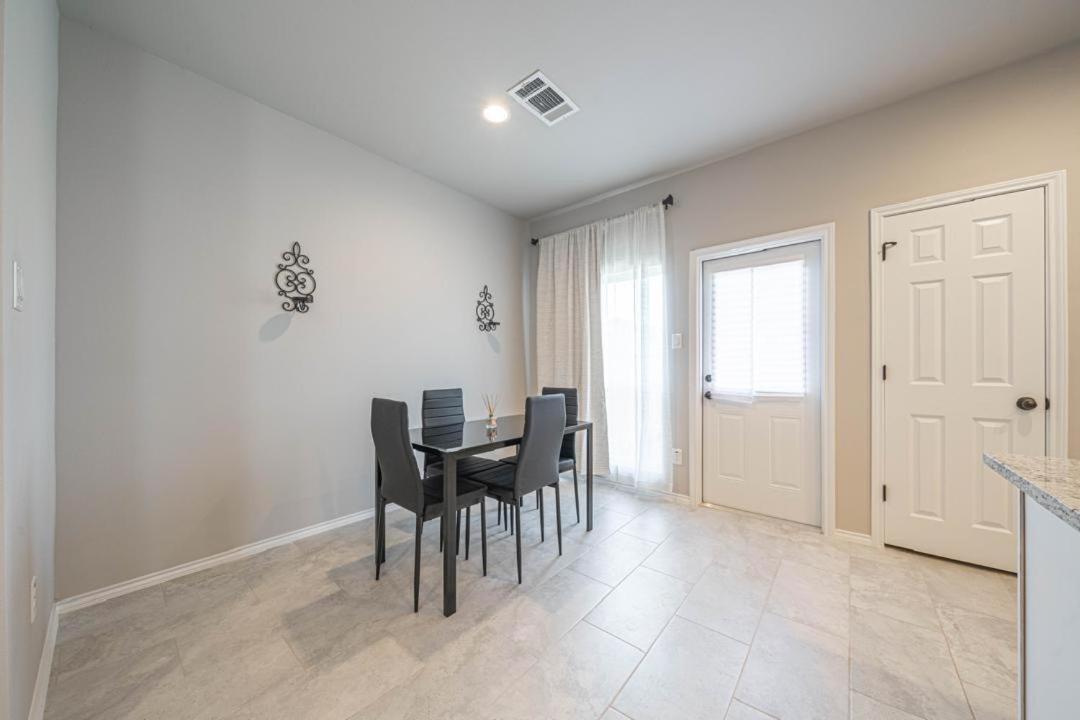 Gorgeous, Brand New 3 Bedrooms Home- Built 2024, Near Seaworld & Lackland Afb San Antonio Zewnętrze zdjęcie