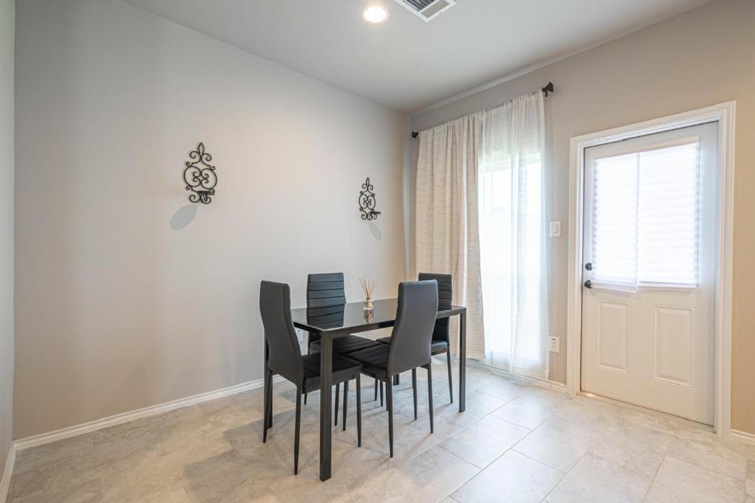 Gorgeous, Brand New 3 Bedrooms Home- Built 2024, Near Seaworld & Lackland Afb San Antonio Zewnętrze zdjęcie