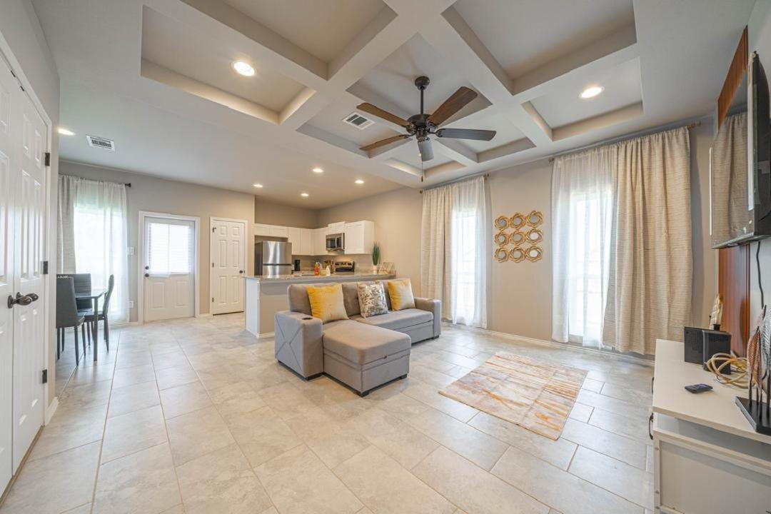 Gorgeous, Brand New 3 Bedrooms Home- Built 2024, Near Seaworld & Lackland Afb San Antonio Zewnętrze zdjęcie